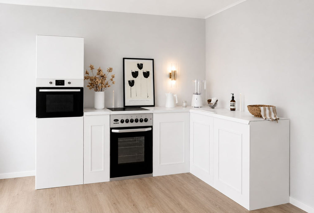 Eckküche aus Pappe 270 × 180 cm – Home Staging Pappküche mit Hochschrank & Herdattrappe